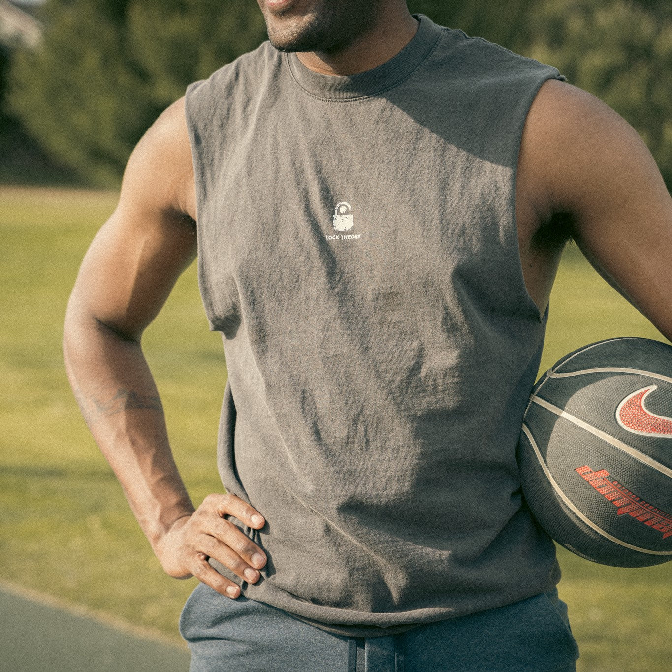 LOCK THEORY TANK